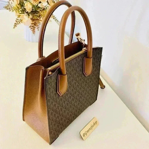 Michael Kors purse Mercer messenger crossbody in brown signature - Picture 6 of 10